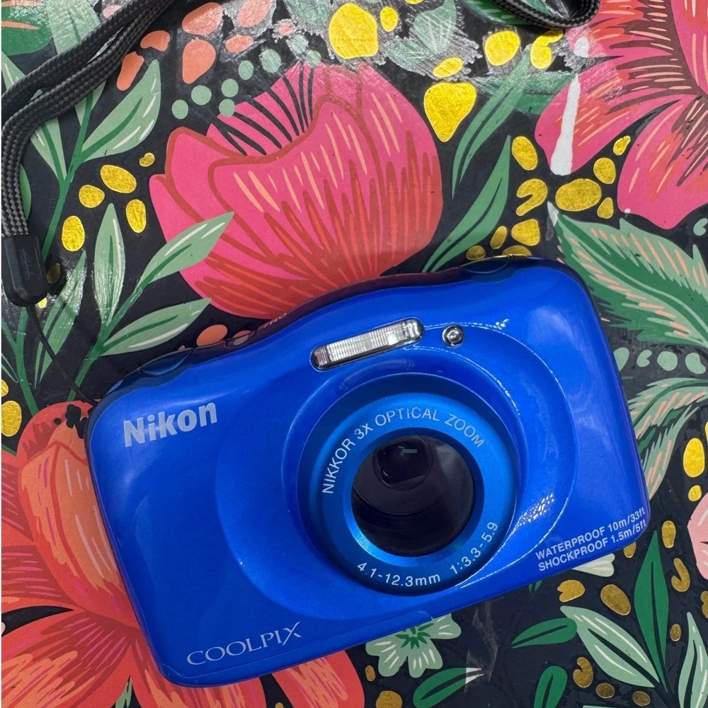 Nikon Coolpix S33 Blue Waterproof Shockproof Digital Camera 3x Optical Zoom